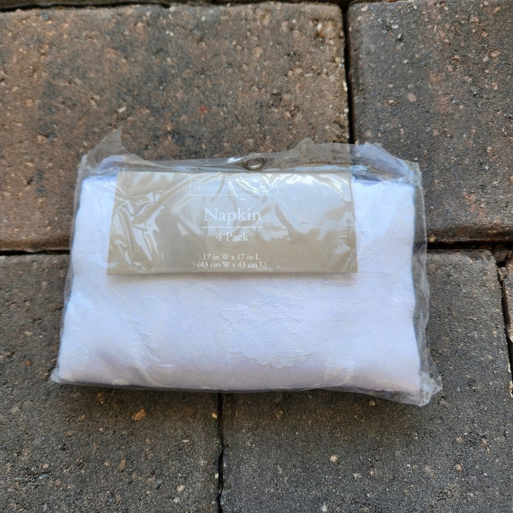 HomeTrends Jadour Arctic White Damask Floral Napkins 4 Pack 17x17in Cotton Blend